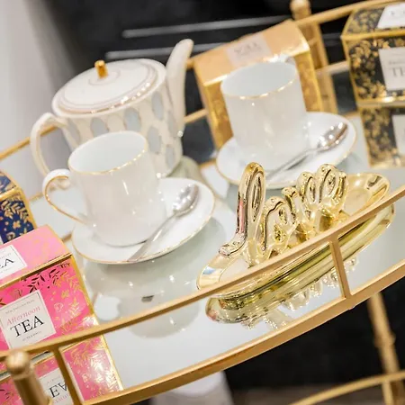 Regina * Bradford (West Yorkshire)