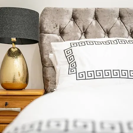 Regina * Bradford (West Yorkshire)