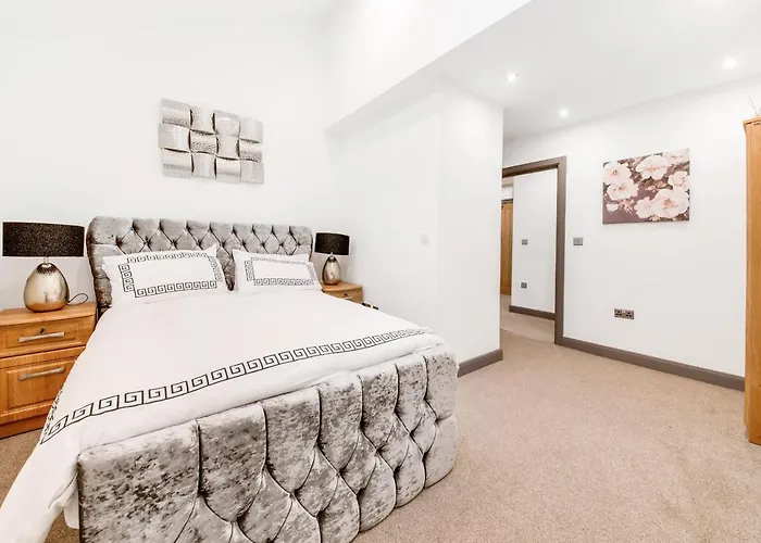 Regina * Bradford (West Yorkshire)