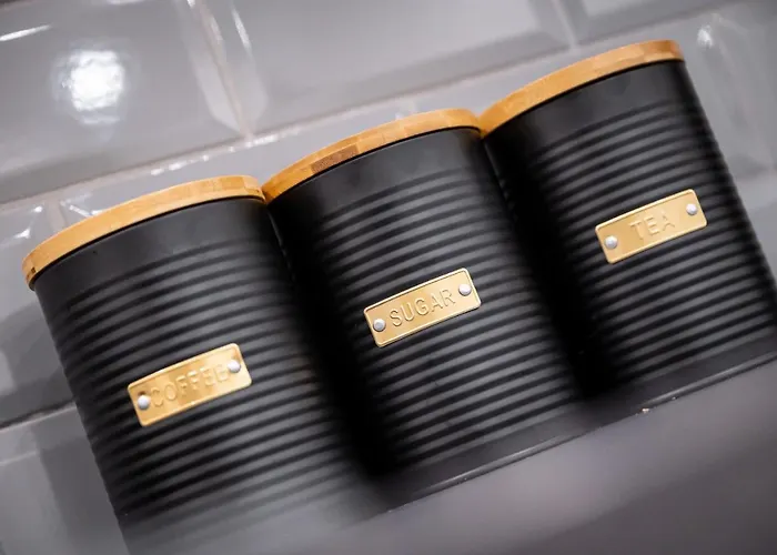 Regina Apartman Bradford